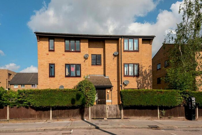 1 Bedroom Flat To Rent In Doyle Road, South Norwood, London, SE25