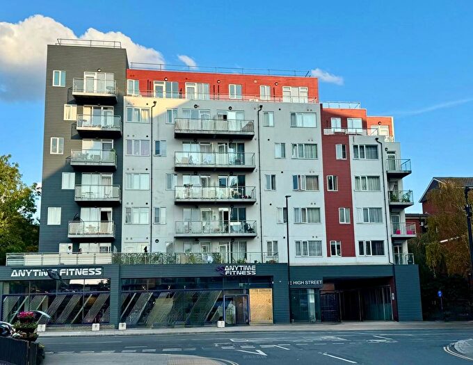 1 Bedroom Flat For Sale In High Street, Feltham, TW13