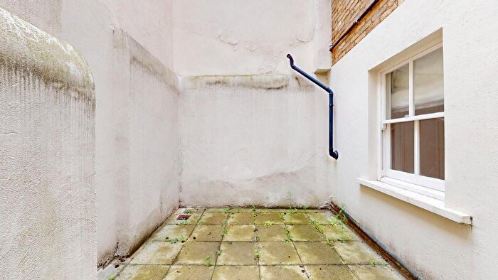 2 Bedroom Flat To Rent In Gloucester Place, London, W1U