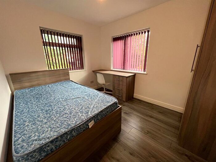 5 Bedroom House To Rent In Edgeworth Drive, Manchester, M14