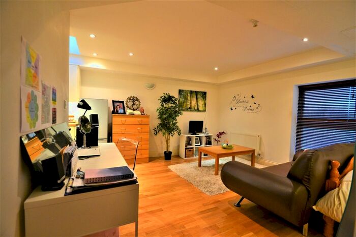 Studio To Rent In Victory Road Mews, London SW19