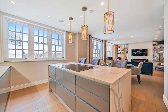 2 Bedroom Flat For Sale In Kings Road, Chelsea, London, SW10