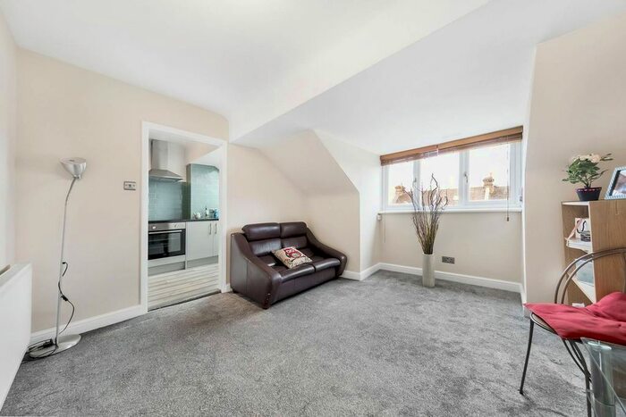 2 Bedroom Flat To Rent In Gleneagle Road, Streatham, London, SW16