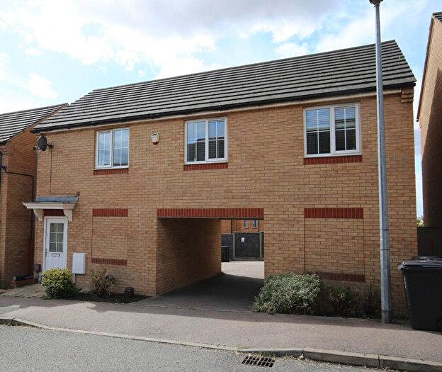 2 Bedroom Coach House For Sale In Cormorant Way, Leighton Buzzard, Bedfordshire, LU7