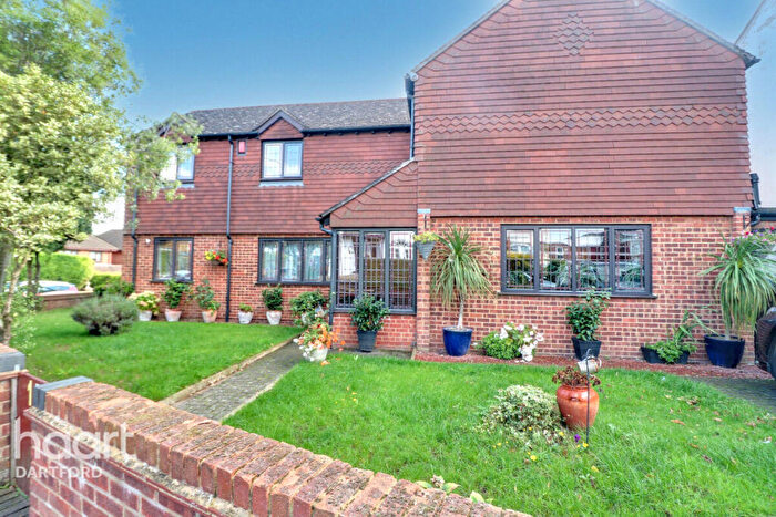 5 Bedroom Detached House For Sale In Claremont Road, Swanley, BR8