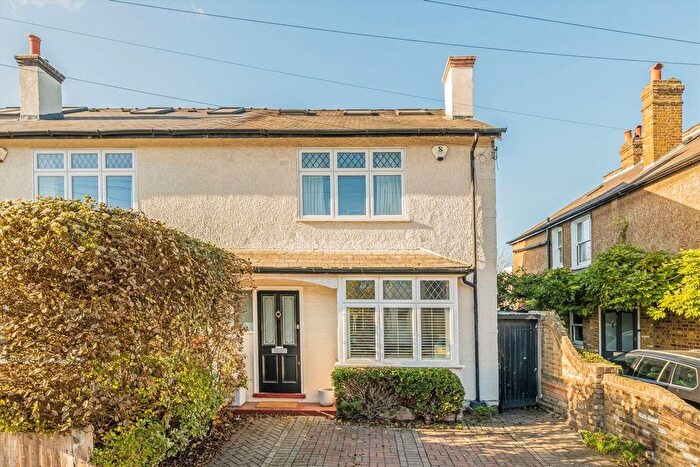 4 Bedroom Property For Sale In Worthington Road, Surbiton, KT6