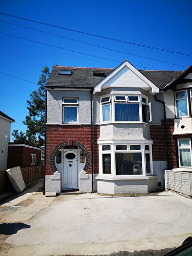 6 Bedroom Semi-Detached House To Rent In Cowley Road, Oxford, Oxfordshire, OX4