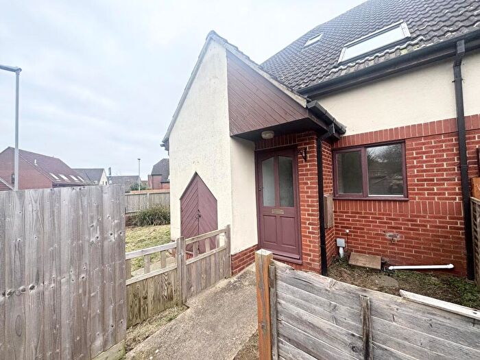 3 Bedroom Cluster House To Rent In Honeyfields, Gillingham, Dorset, SP8