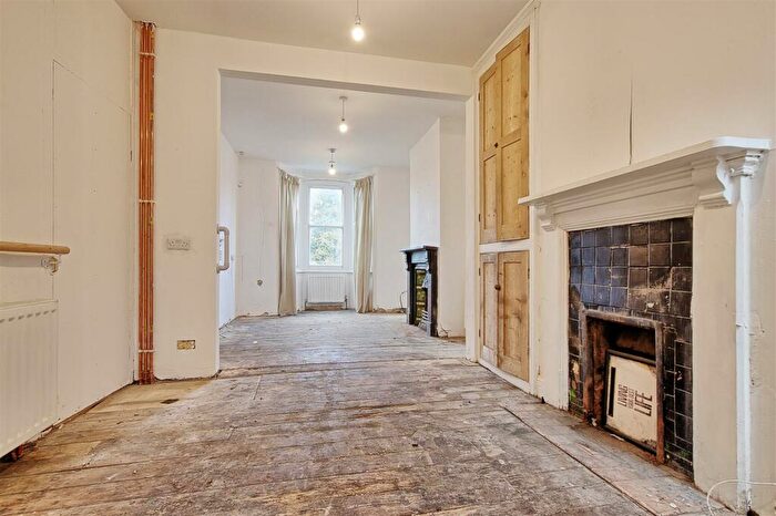 3 Bedroom Terraced House For Sale In Riverside, Cambridge, CB5