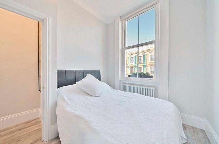 2 Bedroom Flat For Sale In Finborough Road, London, SW10