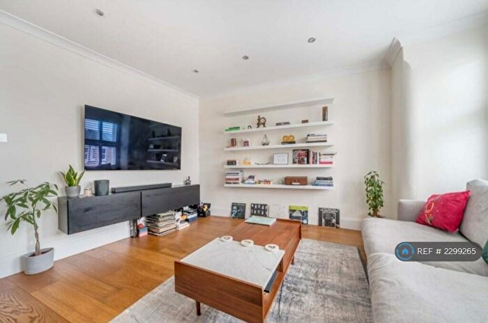 2 Bedroom Flat To Rent In Pembroke Road, London, N10