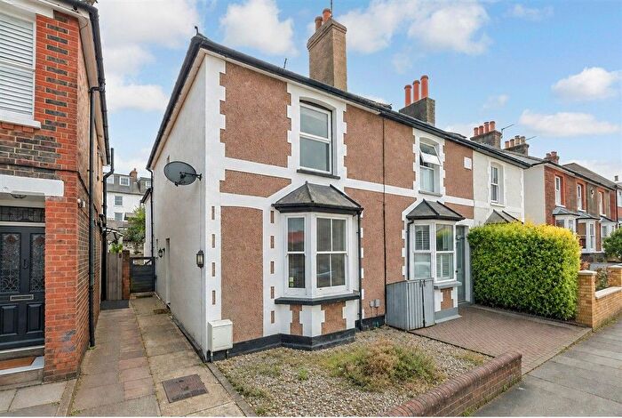 3 Bedroom End Terrace House For Sale In Glovers Road, Reigate, Surrey, RH2