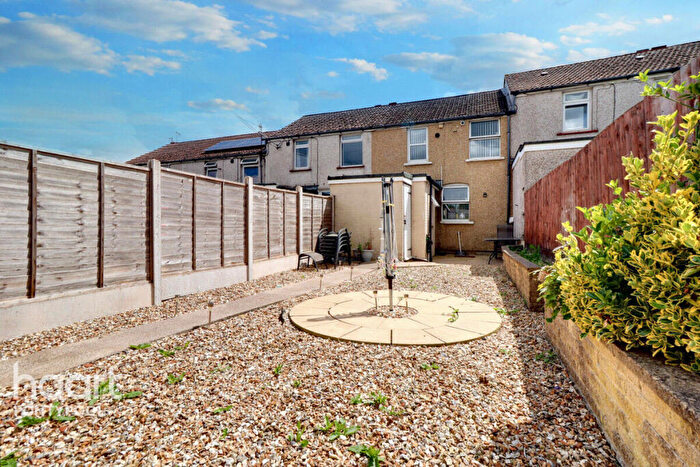 3 Bedroom Terraced House For Sale In Oakdale Place, Pontypool, NP4