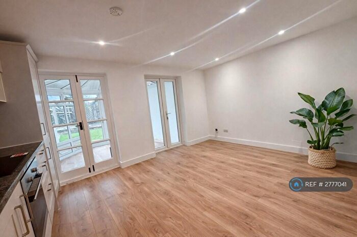 3 Bedroom Detached House To Rent In Romney Row, London, NW2