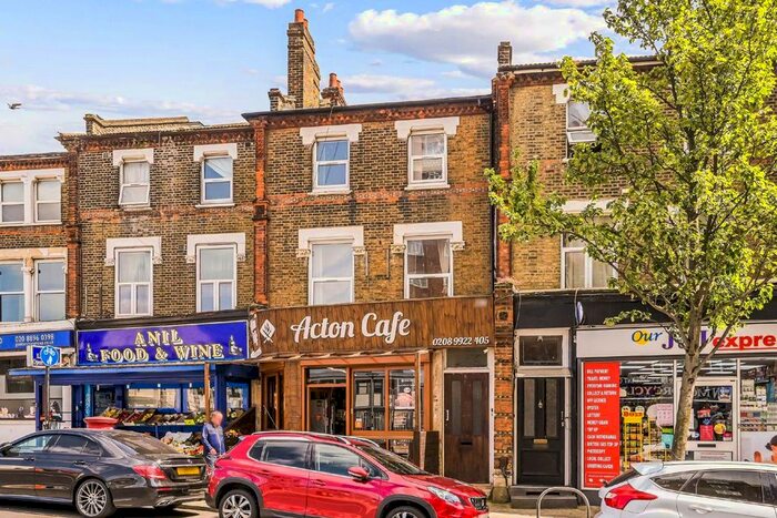 4 Bedroom Flat To Rent In Horn Lane, London, W3