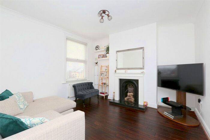 2 Bedroom Flat To Rent In Friern Barnet Road, London, N11