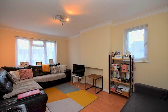 1 Bedroom Flat To Rent In Abbott Close, Hampton, TW12