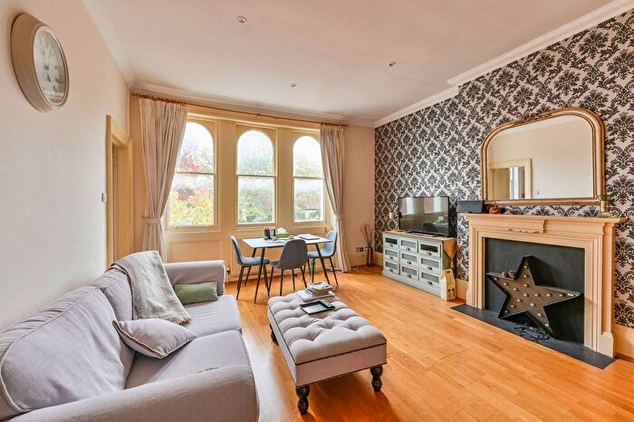 2 Bedroom Flat To Rent In Greville Road, Kilburn, London, NW6