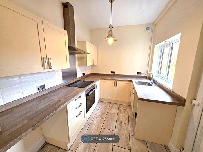 3 Bedroom Semi-Detached House To Rent In South St, Rotherham, S62