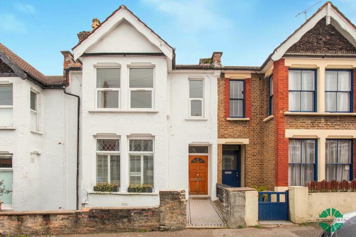 3 Bedroom Maisonette To Rent In Howard Road, Walthamstow, E17