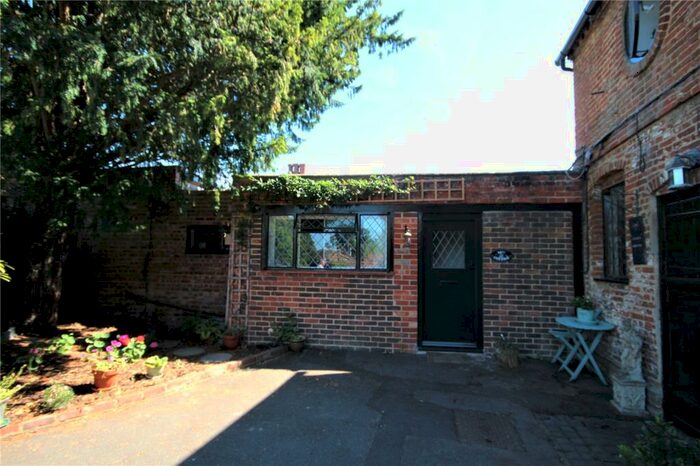 Apartment To Rent In West Drive, Reading, Berkshire, RG10
