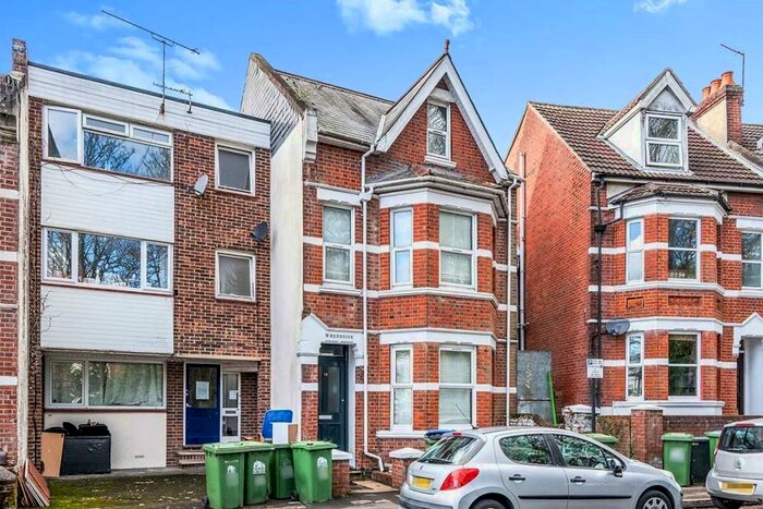 Flat To Rent In Silverdale Road, Southampton, SO15