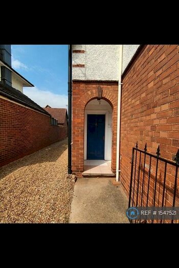 3 Bedroom Flat To Rent In High Street, Peterborough, PE6