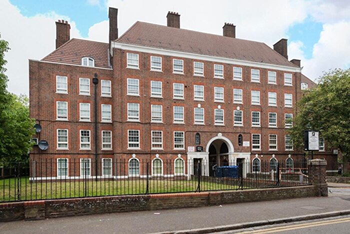 3 Bedroom Apartment For Sale In McMillan Street, London, SE8