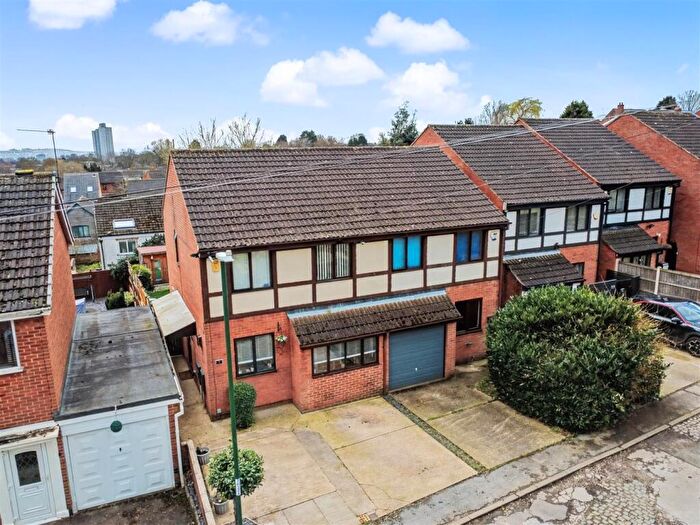 3 Bedroom Semi-Detached House For Sale In Barrymore Court, Holly Gardens, Thorneywood, Nottingham, NG3