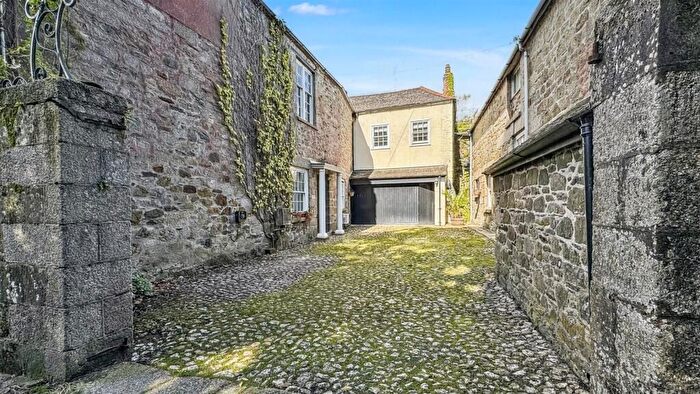 3 Bedroom Town House For Sale In Cross Street, Helston, TR13