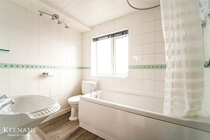 3 Bedroom Semi-Detached House For Sale In Woodgarth Drive, Swinton, Manchester, M27