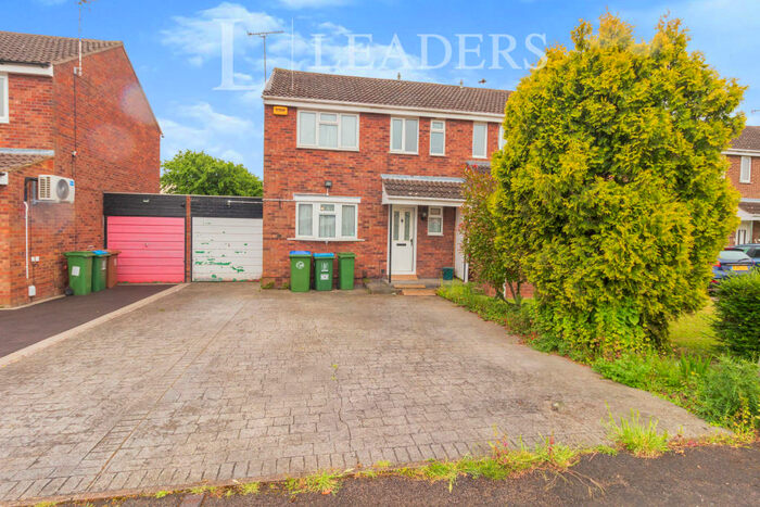 3 Bedroom Link Detached House To Rent In Eliot Close, Aylesbury, Bucks, HP19