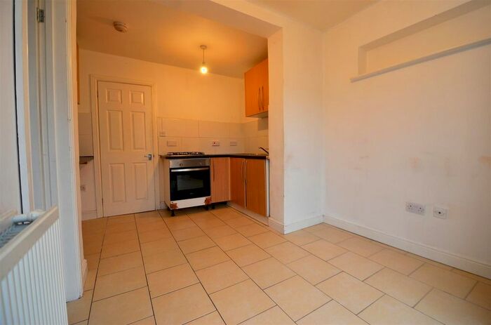 2 Bedroom Flat To Rent In Stoke Road, Aylesbury, HP21