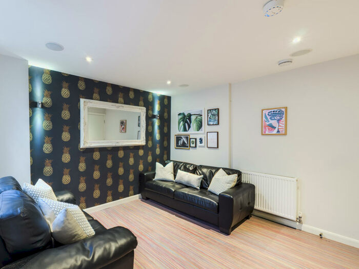 5 Bedroom Terraced House To Rent In Queen Anne Street, Stoke, ST4
