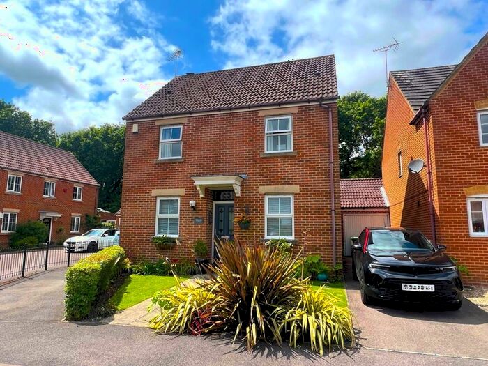 3 Bedroom Detached House To Rent In Jacaranda Close, Titchfield Park, Fareham, Hampshire, PO15