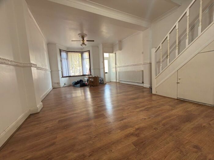 3 Bedroom Terraced House To Rent In Ilford, IG1