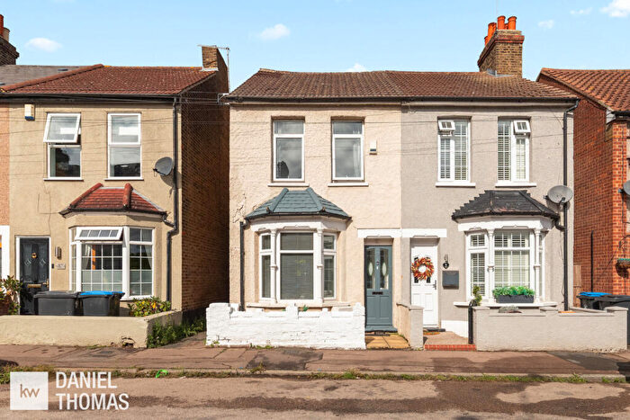3 Bedroom Semi-Detached House For Sale In Rounton Road, Waltham Abbey, EN9