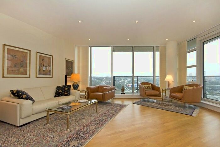 3 Bedroom Flat To Rent In Baltimore House, Battersea Reach, SW18