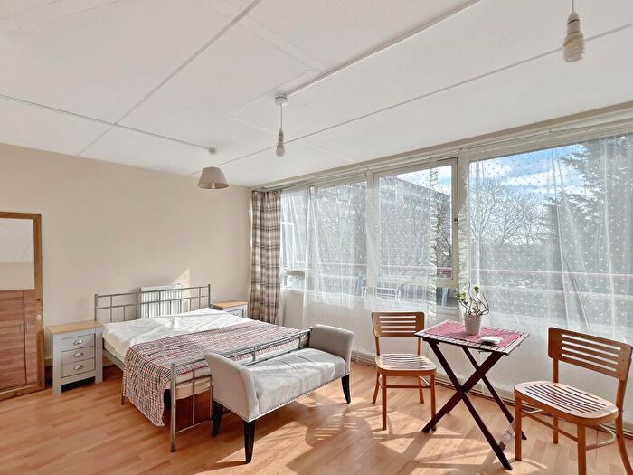 4 Bedroom Flat To Rent In Beaconsfield Road, Walworth, London., SE17