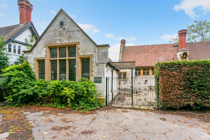 3 Bedroom Semi-Detached House For Sale In School Lane, Marlow, SL7
