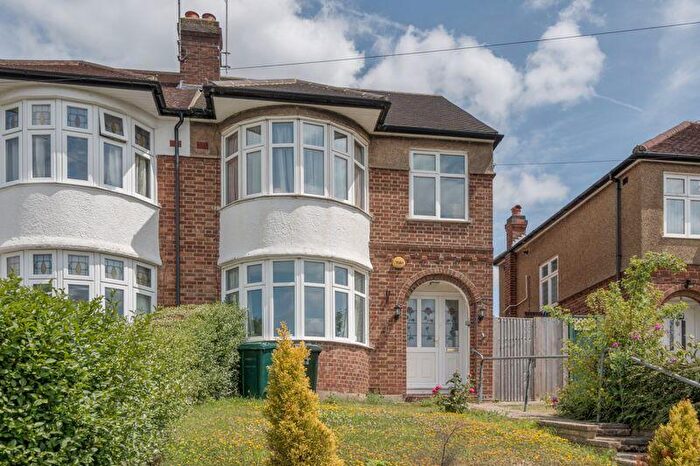 4 Bedroom Semi-Detached House For Sale In Brookside South, Barnet, EN4