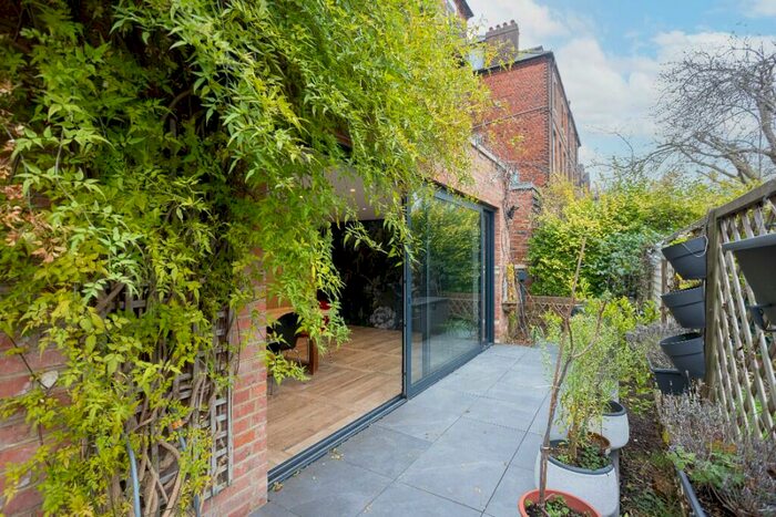 3 Bedroom Apartment To Rent In Nassington Road, London, NW3