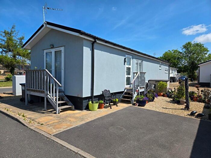 1 Bedroom Park Home To Rent In Carterton Mobile Home Park, Carterton, Oxfordshire, OX18