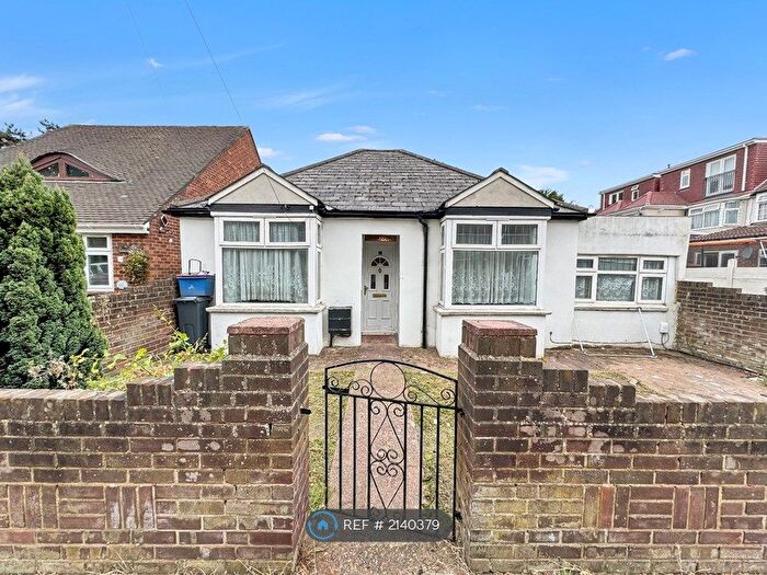 3 Bedroom Bungalow To Rent In Harte Road, Hounslow, TW3