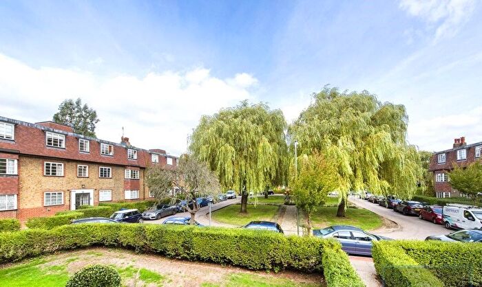2 Bedroom Flat To Rent In Hampstead Garden Suburb, East Finchley, N2