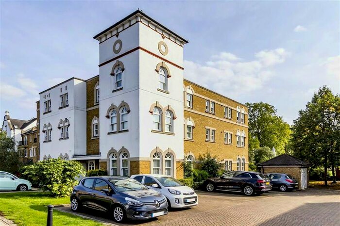 2 Bedroom Flat To Rent In Admiralty Way, Teddington, TW11
