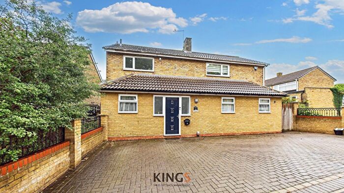 5 Bedroom Detached House For Sale In Elm Drive, Hatfield, AL10