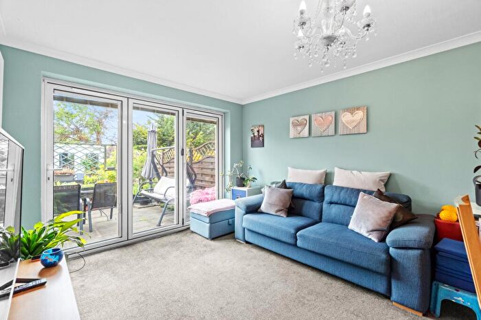 2 Bedroom Maisonette For Sale In Albert Road, Sutton, SM1