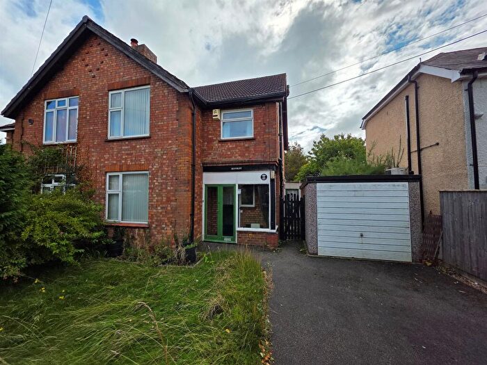 3 Bedroom Semi-Detached House For Sale In Station Road, Stoke Mandeville, Aylesbury, HP22