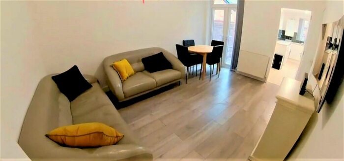 4 Bedroom Terraced House To Rent In Eston Street, Manchester, M13